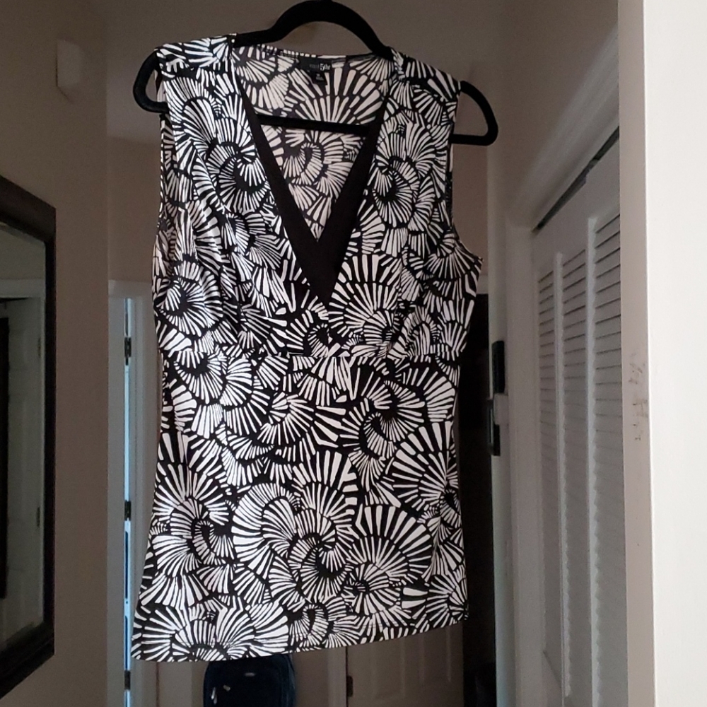 Sleeveless blouse, great for a date or even work